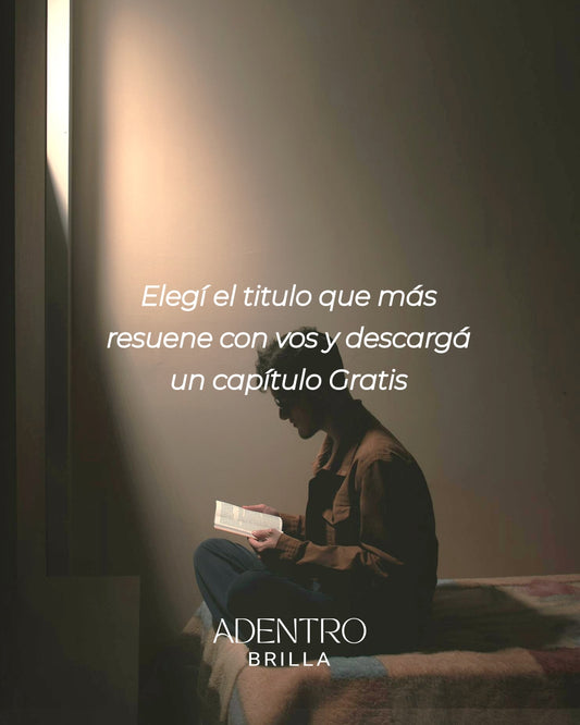 Persona sentada leyendo bajo una luz cálida - Muestra gratis de un capitulo de Adentro Brilla